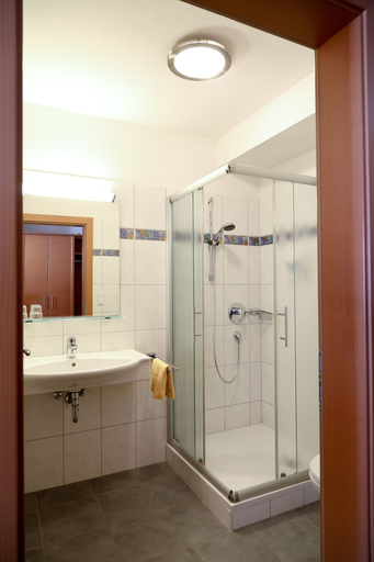 Bathroom 4, Gasthaus Landhotel Traunstein, Hallein