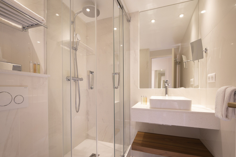 Bathroom 5, Hotel de Suede Saint Germain, Paris