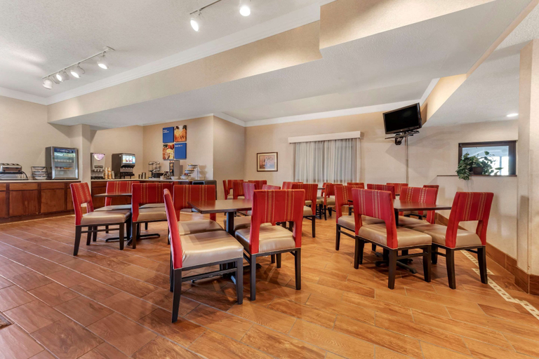 Food & Drinks 5, Comfort Inn & Suites Streetsboro - Kent, Portage