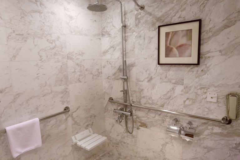 Bathroom 4, Hilton Garden Inn Hanoi, Hoàn Kiếm