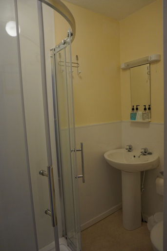 Bathroom 5, The Kelvin Hotel, Argyll and Bute