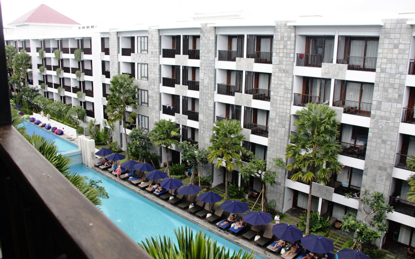 Exterior & Views 30