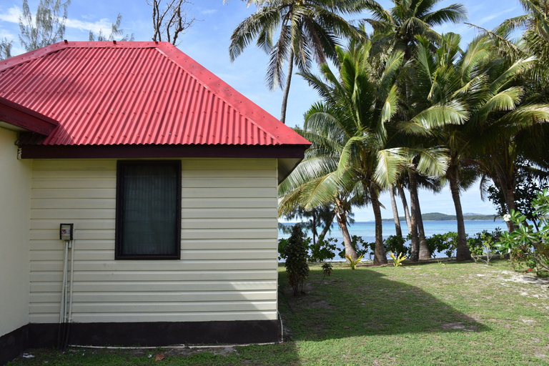 Exterior & Views 2, Safe Landing Eco Lodge, Ba