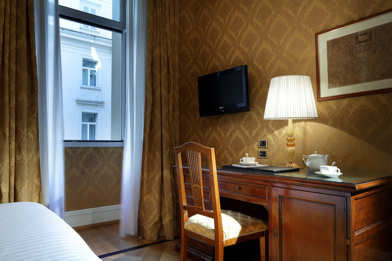 Bedroom 3, Eurostars Hotel Excelsior, Napoli