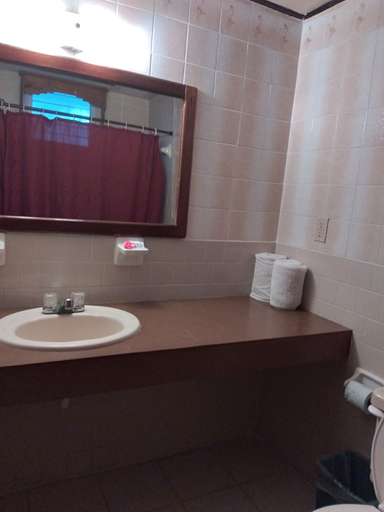 Bathroom 4, Spindrift Hotel