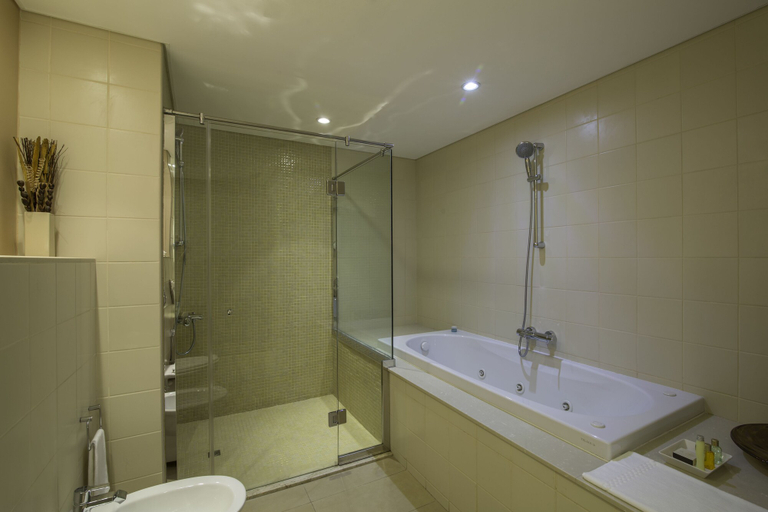 Bathroom 5, Metropolitan Al Mafraq Hotel, Abu Dhabi City