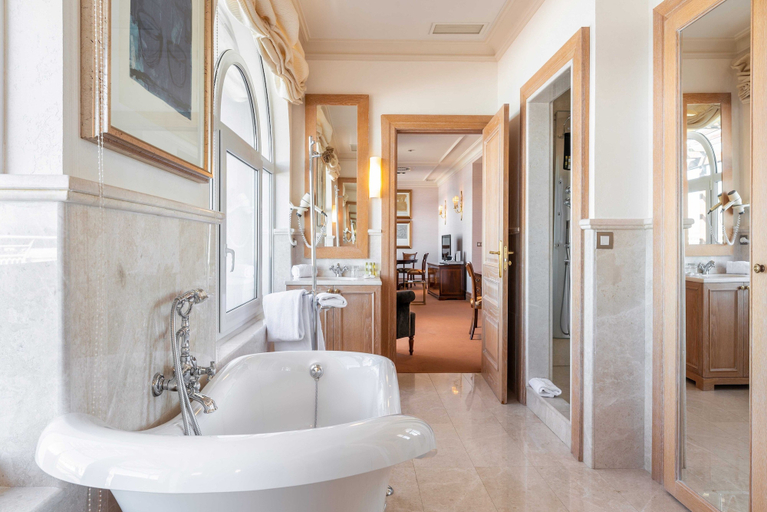 Bathroom 5, Eurostars Gran Hotel La Toja, Pontevedra