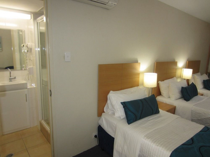 Bedroom 4, Best Western Airport 85 Motel, Ascot