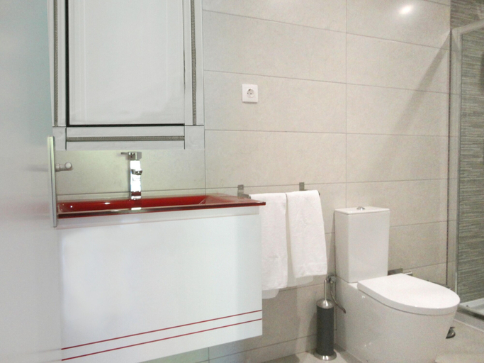 Bathroom 3, Equinaturi, Santo Tirso