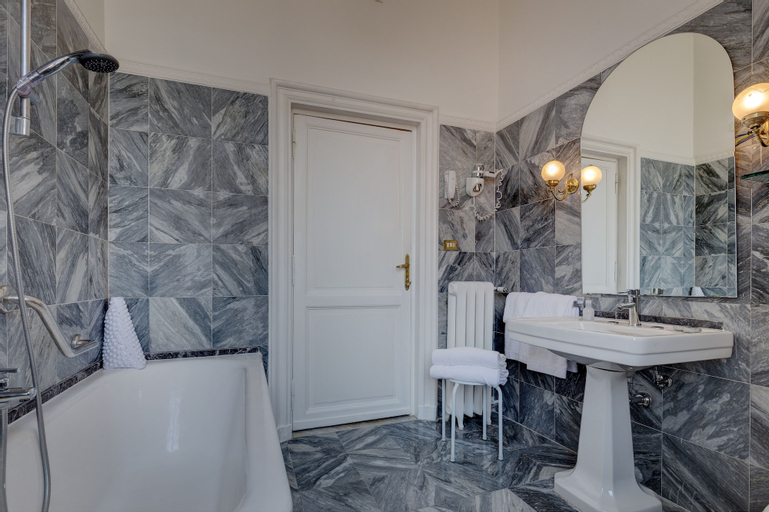 Bedroom 4, Grand Hotel Plaza, Rome
