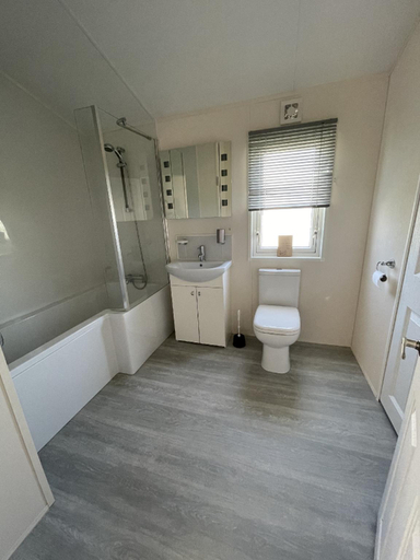 Bathroom 3, Romney Lodge, Bedfordshire