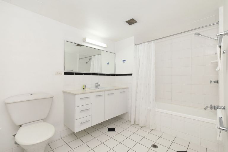 Bedroom 5, The Astor Apartments, Spring Hill