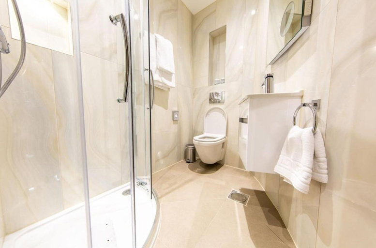 Bathroom 4, The Crescent Hyde Park, London