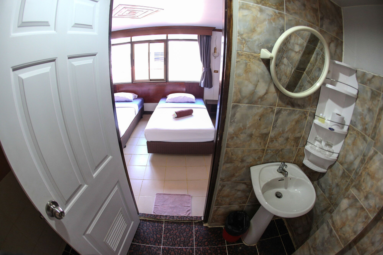 Bathroom 4, Spice Sea Eat and Sleep, Phuket Island