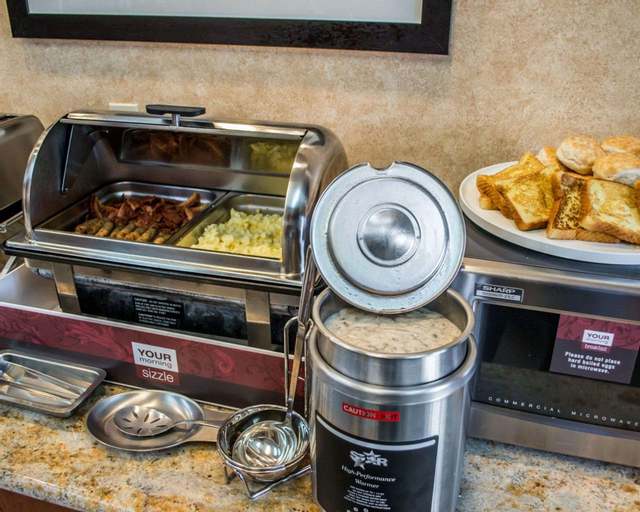 Food & Drinks 5, Comfort Suites Portland Southwest, Multnomah