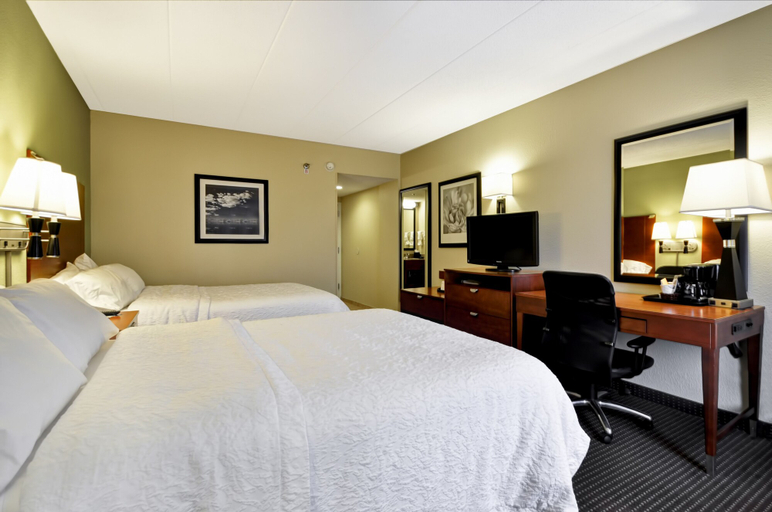Bedroom 3, Hampton Inn Chicago - Gurnee, Lake