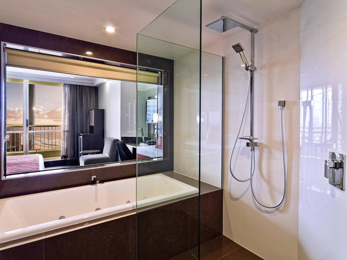 Bathroom 5, Novotel Surfers Paradise, Gold Coast