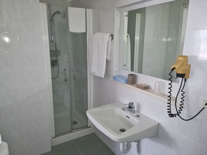 Bathroom 4, Hotel Venezia, Trento