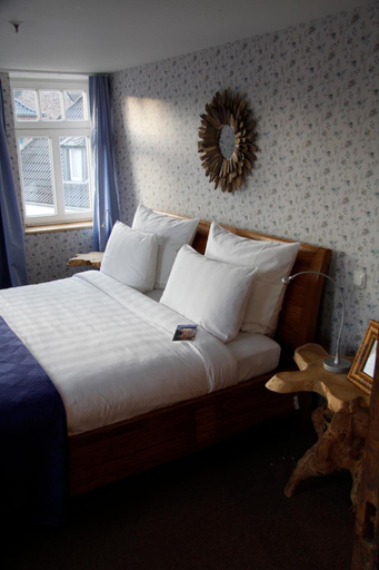 Bedroom 5, Zur Ewigen Lampe at Hemingway Trail, Düren