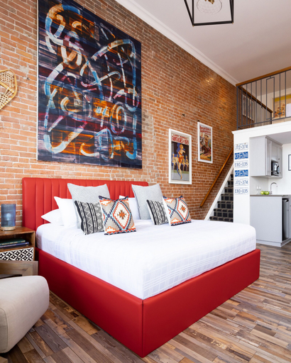 Bedroom 3, Retro Suites Hotel, Chatham-Kent