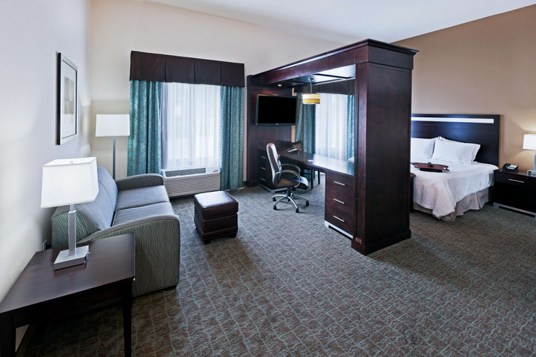 Bedroom 3, Hampton Inn & Suites Liberal, Seward