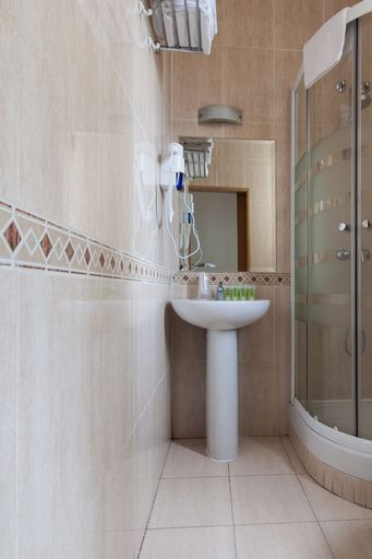 Bathroom 5, Hostal Josefina, Madrid