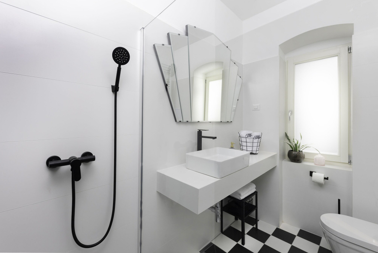 Bathroom 3, Pierrot & Pierrette Apartments, Zagreb