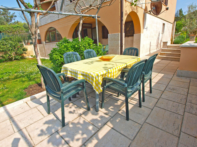 Others 4, Apartment 1316, Pula