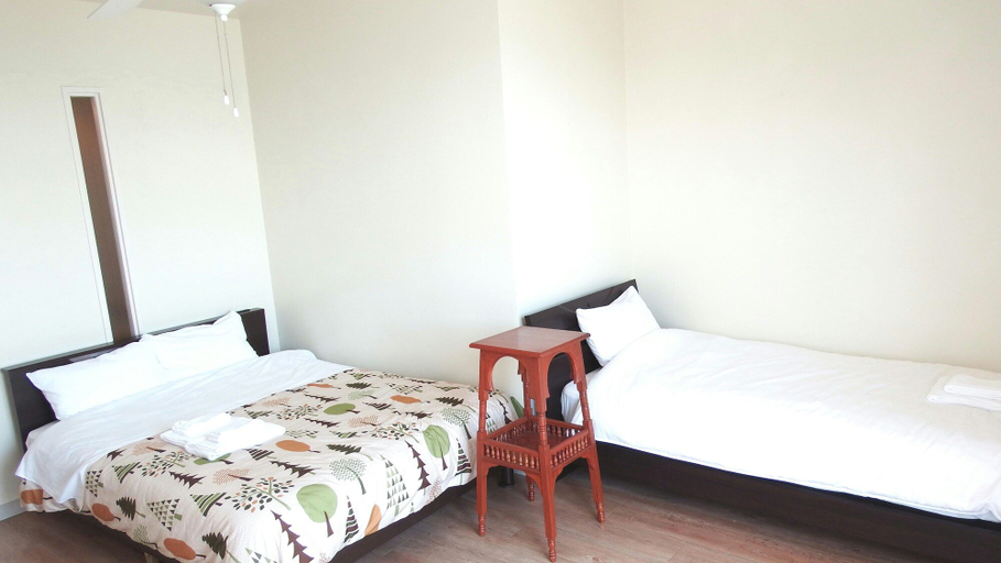 Bedroom 2, Sea Side Yaka, Kin