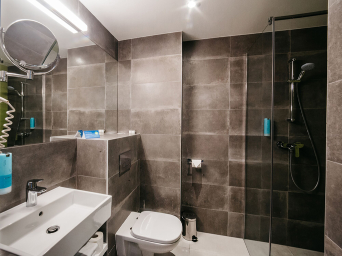 Bathroom 3, Q Hotel Plus Katowice, Będzin