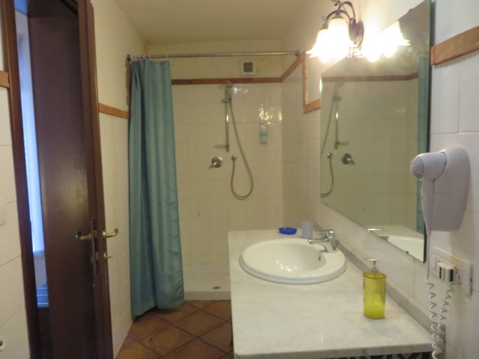 Bathroom 5, Le Case del Merlo, Catania