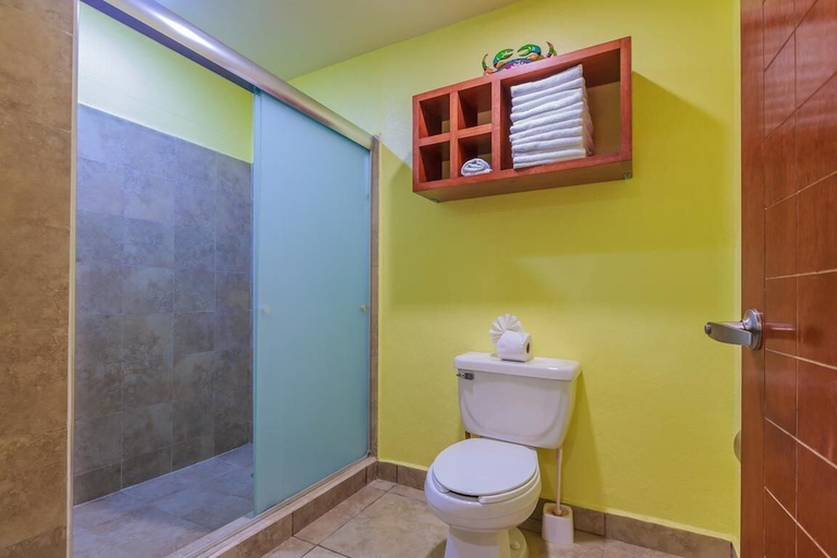 Bathroom 4, Ixchel 1BD suite by Skyrun, Isla Mujeres