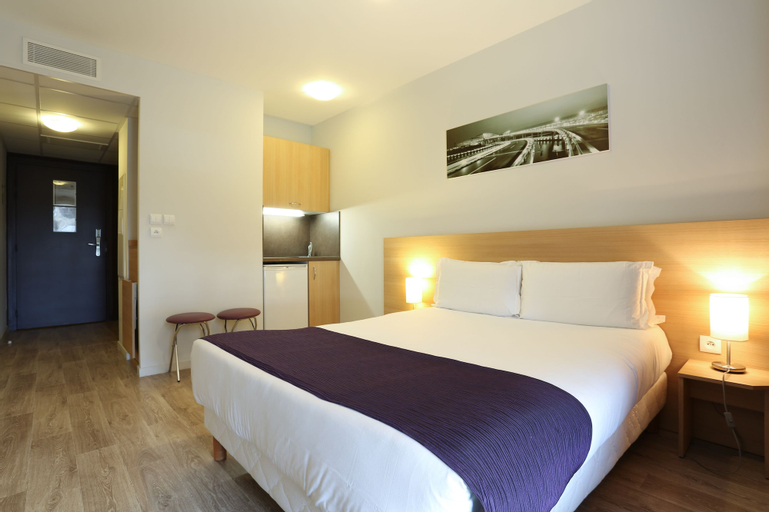 Bedroom 1, Eastlodge Lyon Est Eurexpo, Rhône