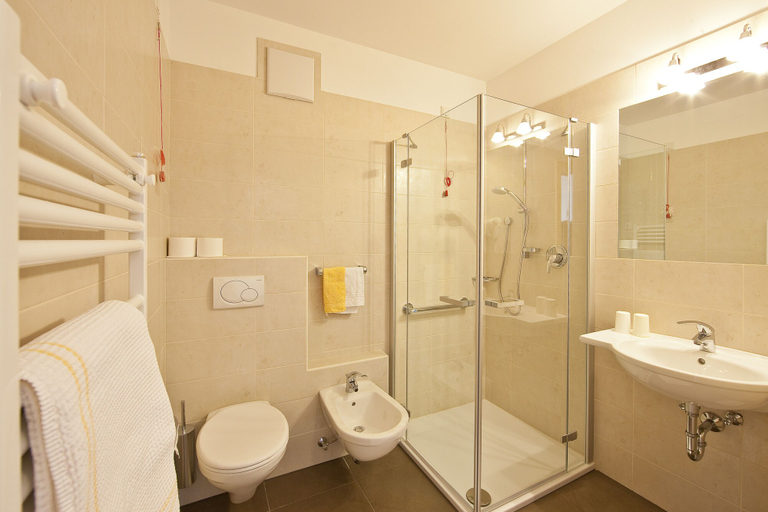 Bathroom, Hotel Falken, Bolzano