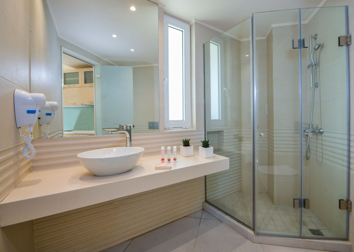 Bathroom 3, Kedrissos Hotel Apartments, Crete