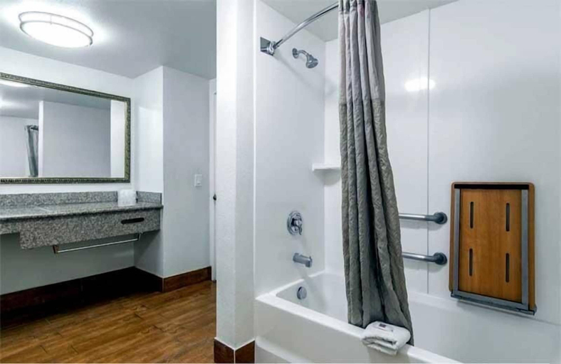 Bathroom 5, Beachside Inn Motel, Orange
