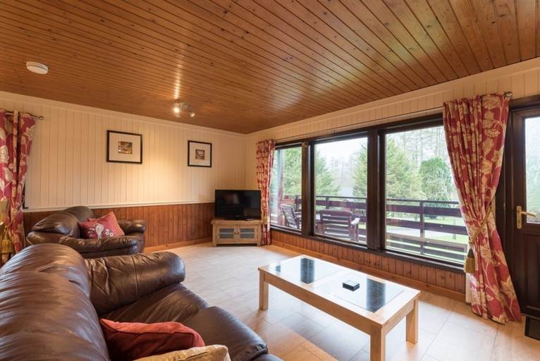 Others 5, Bluebell Lodge 2 with Hot Tub, Dumfries and Galloway