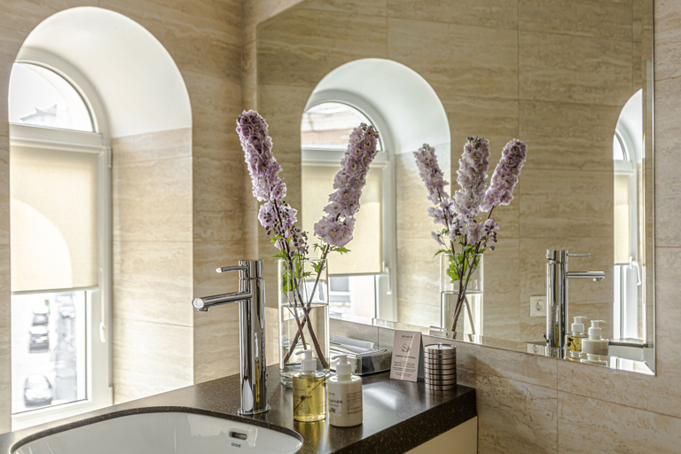 Bathroom 5, Senator Maidan, Shevchenkivs'kyi