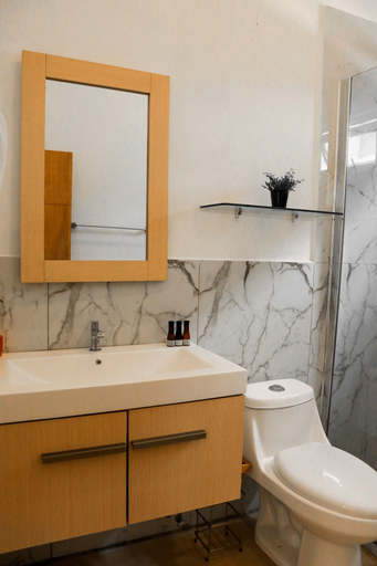 Bathroom 4, Equinoccio Hotel, Santa Ana