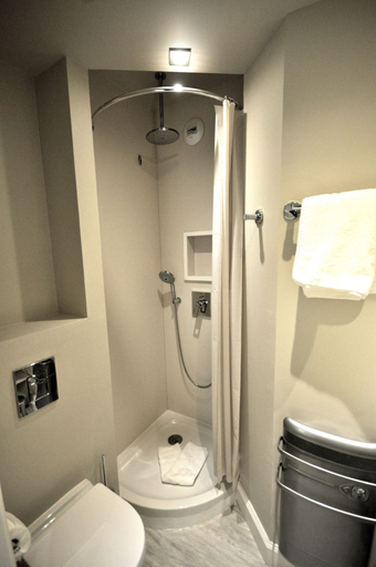Bathroom 3, Hotel De Provence, Alpes-Maritimes