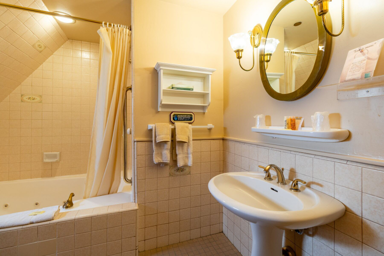 Bathroom 4, Saddleback Inn, San Bernardino