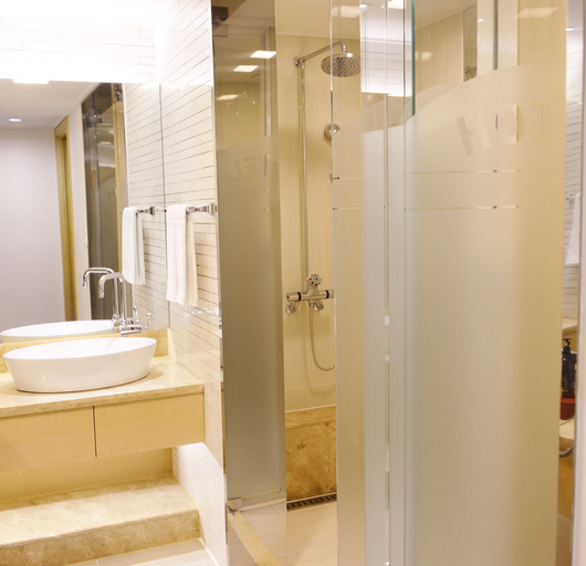 Bathroom 4, Fontana Beach Hotel, Muan