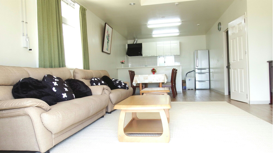 Others 5, Sea Side Yaka, Kin
