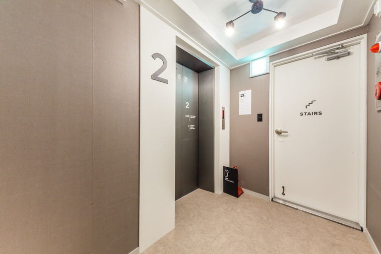 Others 4, Sincheon Hotel Bom, Songpa