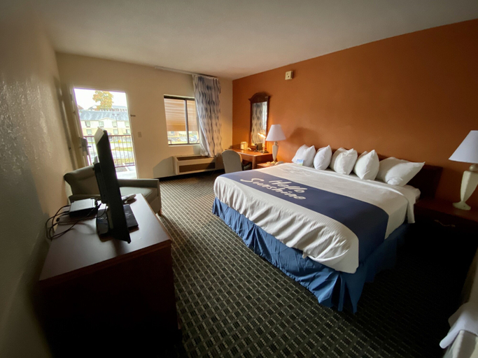 Bedroom 3, Days Inn by Wyndham Morehead, Rowan