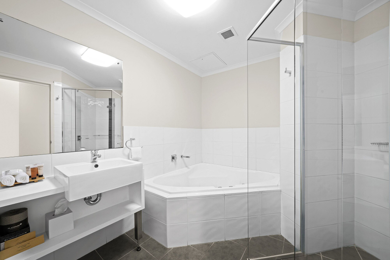 Bathroom 4, Macquarie Waters Boutique Apartment Hotel, Port Macquarie-Hastings - Pt A