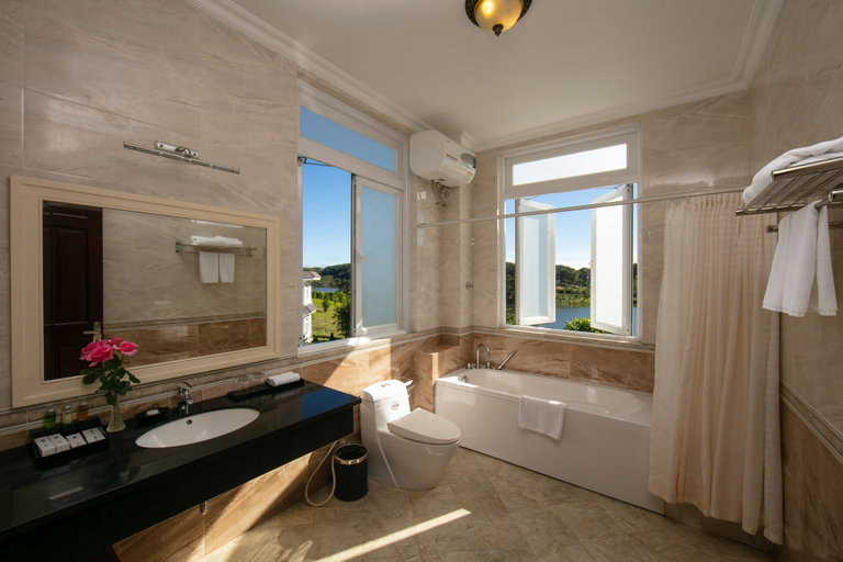 Bathroom, Sam Tuyen Lam Resort, Đà Lạt