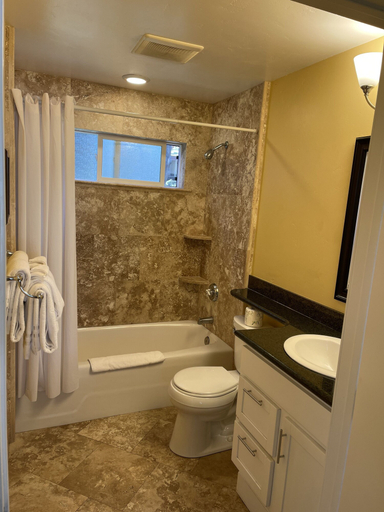 Bathroom 4, Sea Breeze Inn And Cottages, Monterey