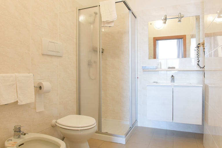 Bathroom 4, Hotel Venezia, Trento