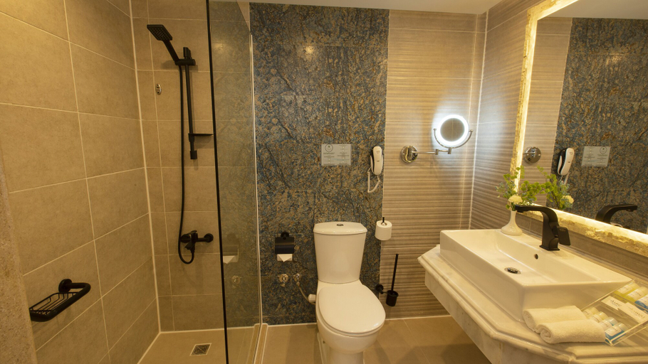 Bathroom 5, Amwaj Oyoun Resort & Casino, Sharm el-Sheikh